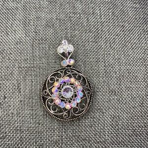 Lia Sophia Crystal Slide Pendany